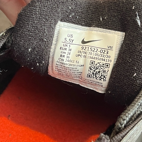 5.5y GS NIKE AIR MAX RED AND BLACK USED - Picture 5 of 5